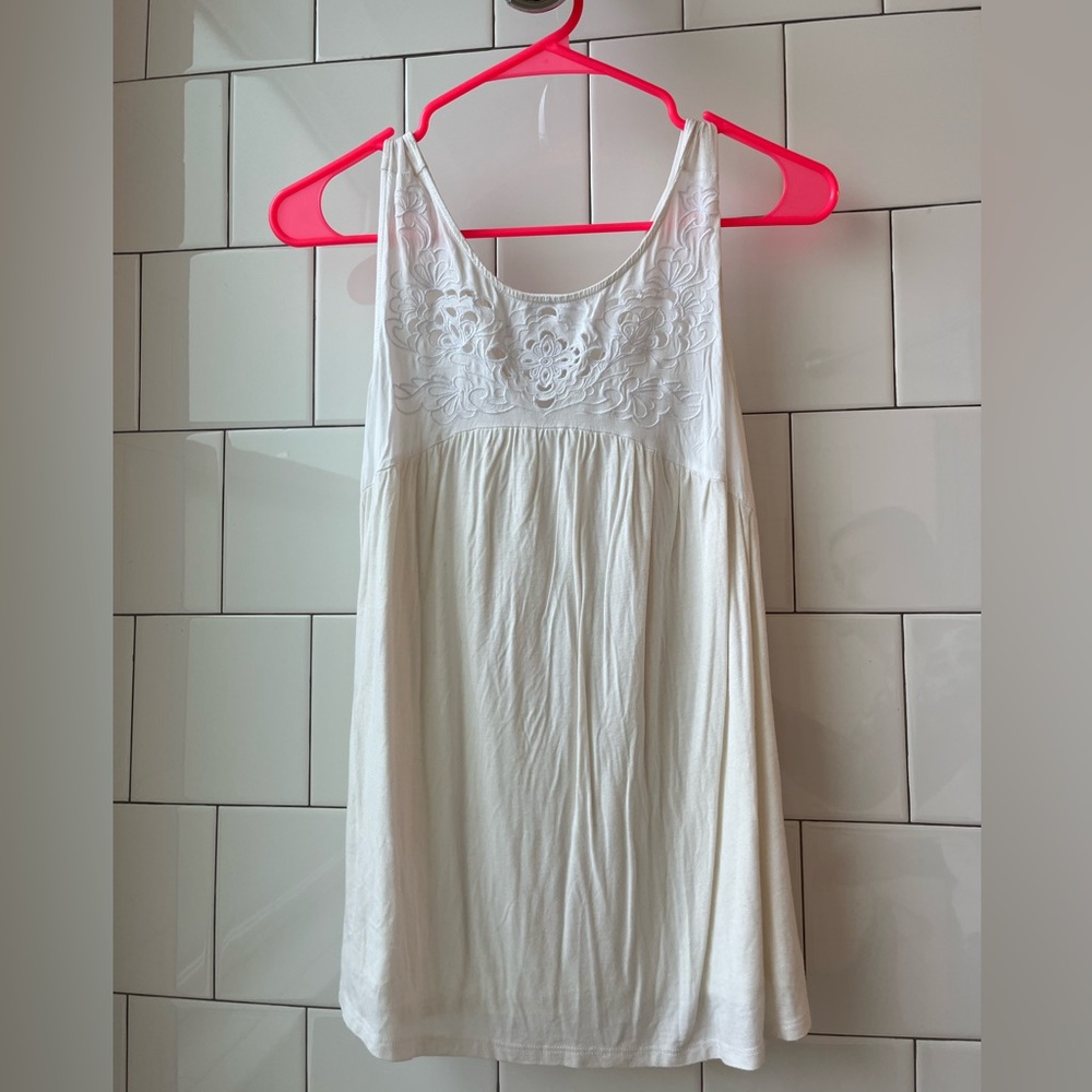 Medium size white blouse tank with lace